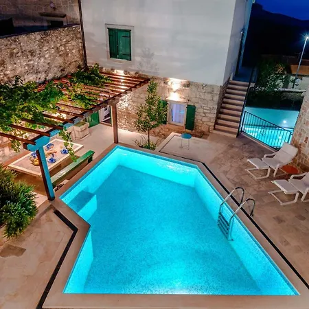 Eternity With Pool * Donji Humac